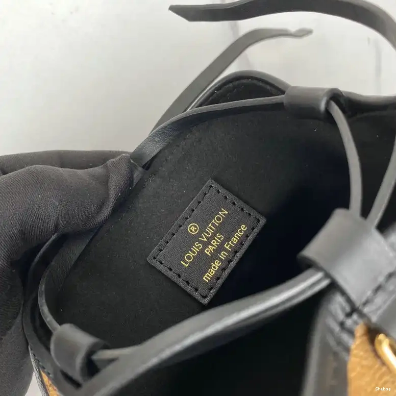 LV 206B570004 Bags 0707